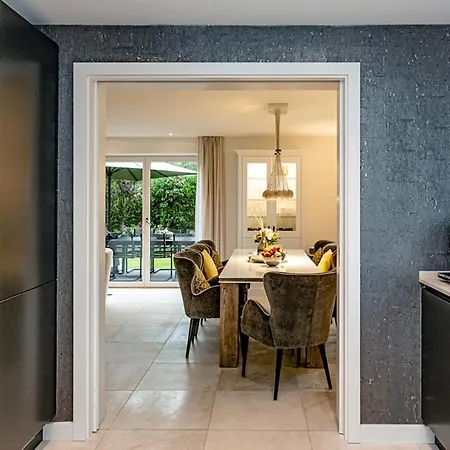 Hof Galerie מלון