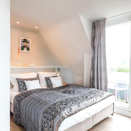 מלון Hof Galerie 4*