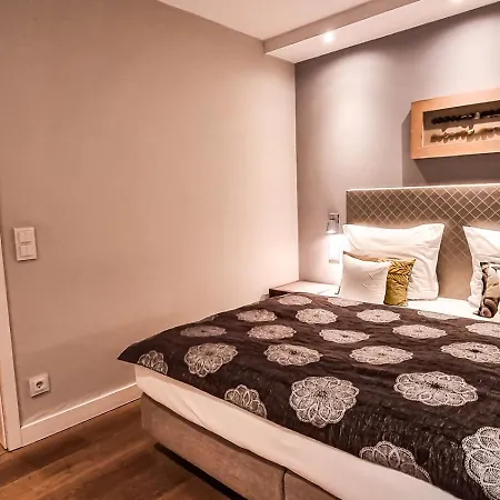 מלון Hof Galerie 4*