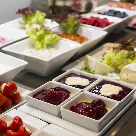 מלון Hof Galerie 4*