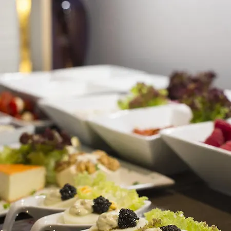 מלון Hof Galerie 4*