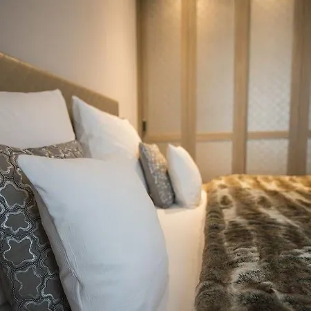 Hof Galerie מלון