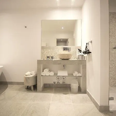 Hof Galerie Hotel 4*