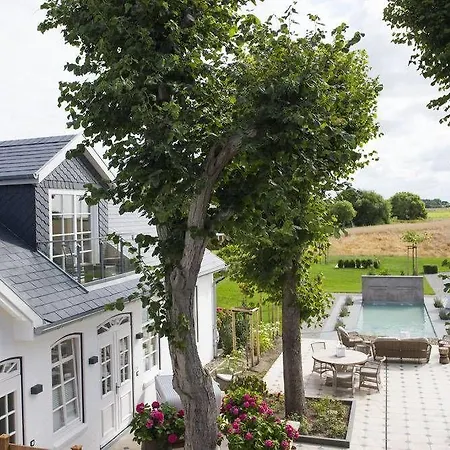 Hof Galerie 4* מורסום