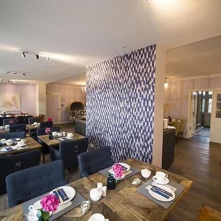 Hof Galerie מלון